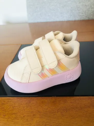 Tênis adidas infantil
