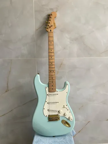 Guitarra Squier Deluxe by fender