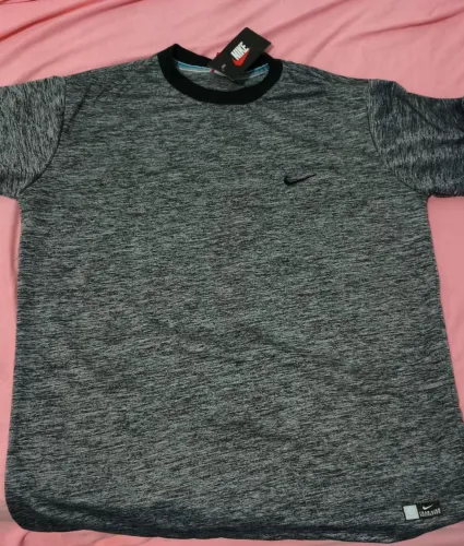 Camisa Dry Fit cinza mescla.