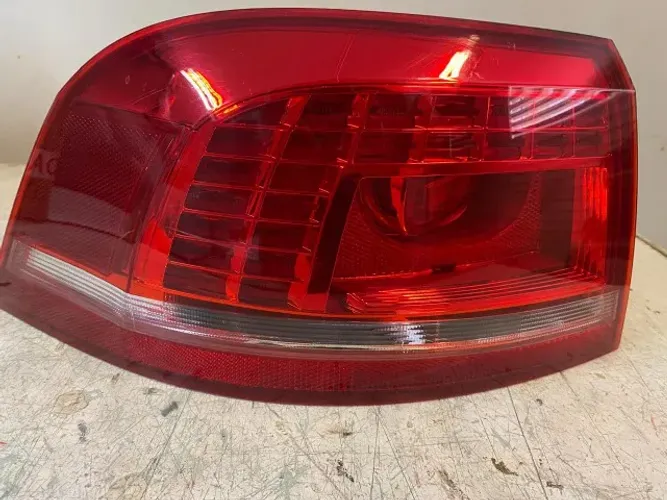 Lanterna Externa Traseira Esquerda em LED - Passat Variant 2011-2014