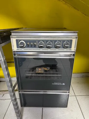 Fogão antigo funcionando 