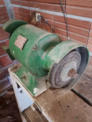 VENDE SE ESMERIL DE BANCADA