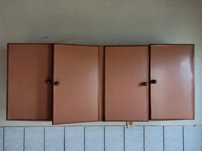Armário de Parede em Madeira Reforçada - Organização e Estilo para Sua Casa