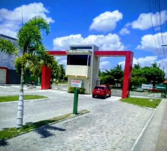 Vendo casa em condomínio fechado 