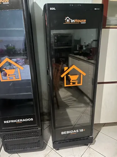 Refrigerador Expositor Vertical EOS