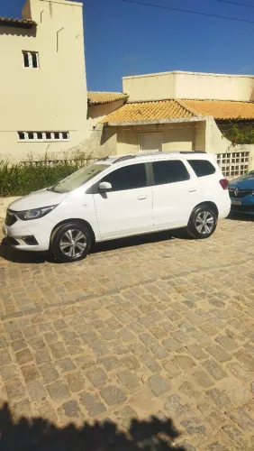 Bate e volta carro de 7 lugares