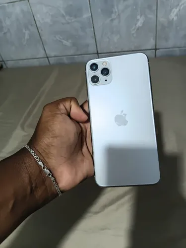 iphone 11 pro Max todo bom 64 gigas so venda 1.300