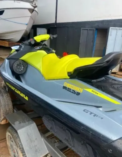 Jet Ski Sea-Doo GTI 130 com som, 3 passageiros.