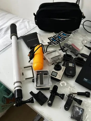 GoPro HERO4 com acessórios e perfeita