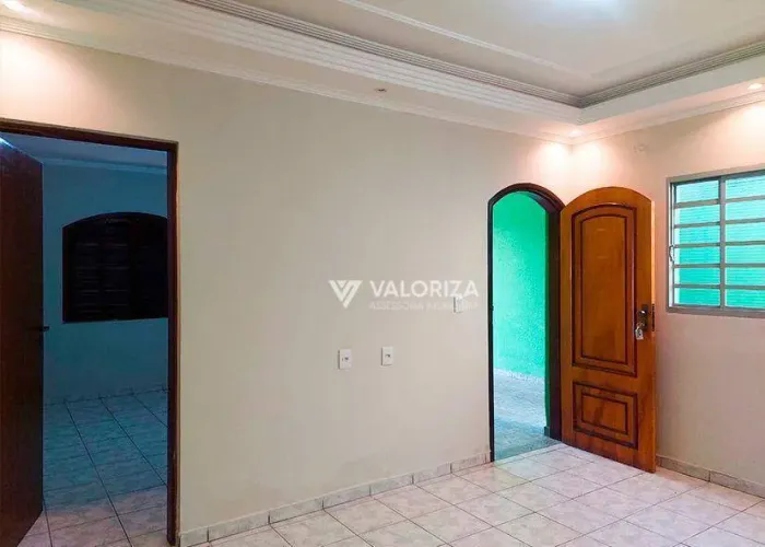 Casa com 3 dormitórios para alugar, 250 m² por R$ 2.164,30/mês - Jardim São Guilherme - So