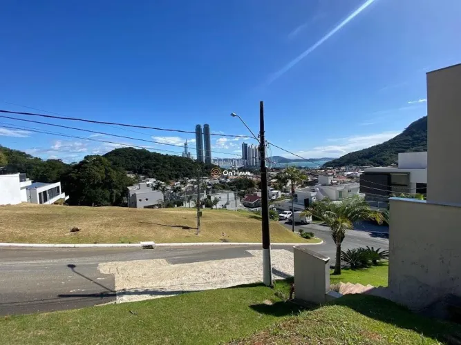 Terreno Exclusivo de 450m² no Condomínio Bella Vista Residence Club - Balneário Camboriú
