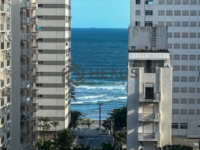 Apartamento com varanda vista mar e lazer na Praia das Pitangueiras, Guaruja