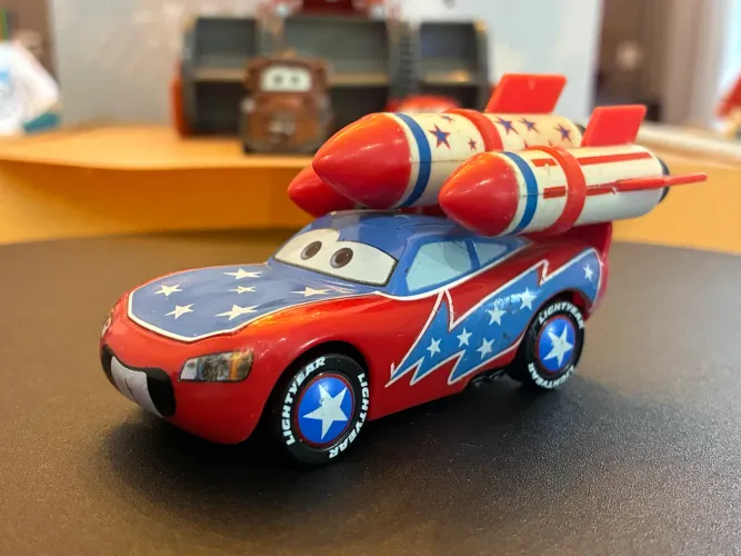 Cars Pixar relâmpago McQueen super Rocket