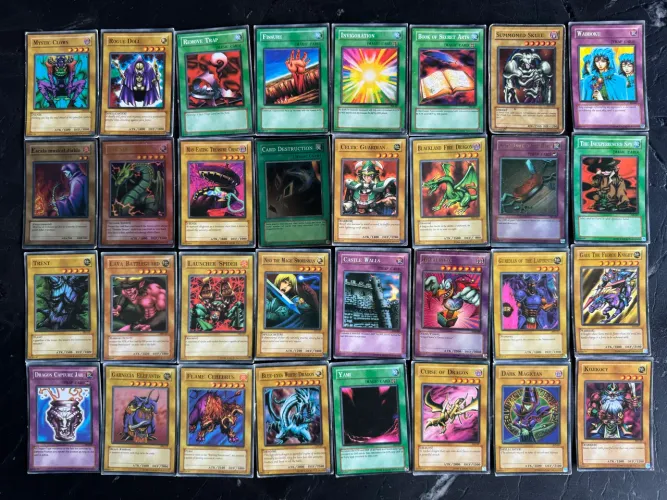 Lote Cards Yu-Gi-Oh Vintage Antigas Blue-Eyes SDK Dark Magician SDY