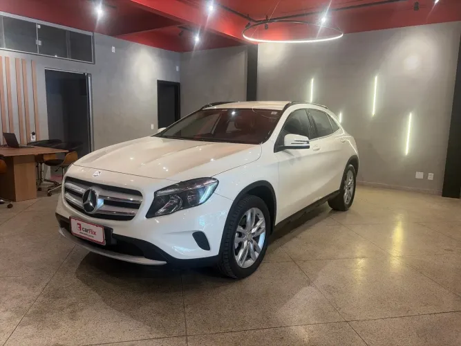 Mercedes-Benz GLA 200 Adv. 1.6/1.6 TB 16V Flex Aut. 2017