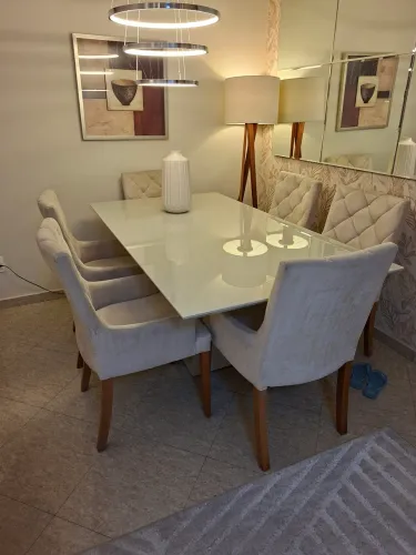 Conjunto de Sala de Jantar Mesa e 6 Poltronas  Off-Wite  com tampo de vidro
