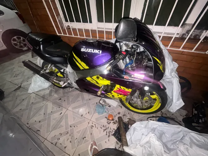Vendo ou troco gsx-r srad 750 1996