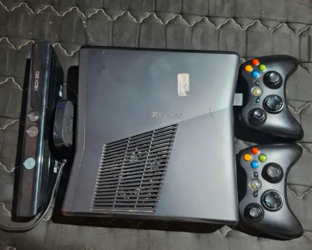 Xbox 360 Slim Desbloqueado + Kinect + 2 Controles (Oportunidade!)