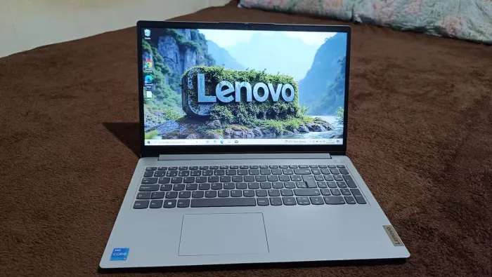 Notebook Lenovo CORE i3 12ª GERAÇÃO RAM 8GB SSD NVME 256GB 
