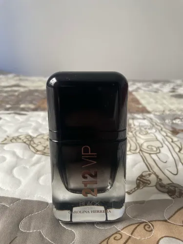 Perfume 212 VIP Black Carolina Herrera Eau de Parfum - Masculino 50ml