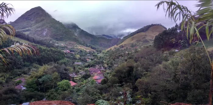 Terreno com Vista Definitiva e Deslumbrante em São Pedro da Serra - 2.749 m² | Esc. / RGI