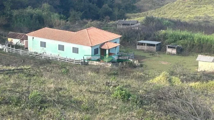 Sitio em Bapendi Sul de Minas , altitude 1230 metros , com casa boa , 02 nascentes, vista