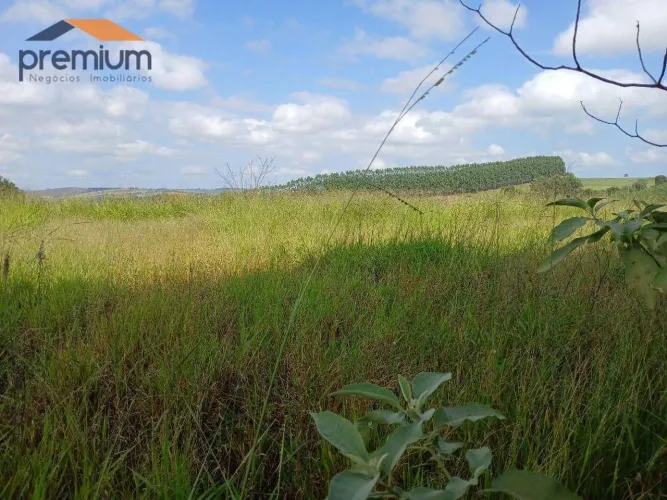 Sítio com 2 dormitórios à venda, 20000 m² por R$ 750.000,00 - Passa Três - Tuiuti/SP