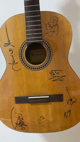 Violão Autografado Oficina G3