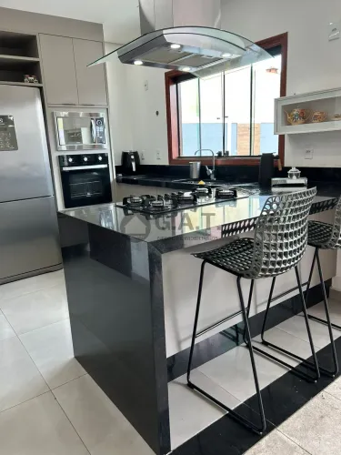 Casa em condomínio no bairro Ibiti do Paco, Sorocaba-SP! 4 quartos, 2 suítes, 2 salas, 4 b