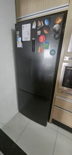 Geladeira Inverter Preta