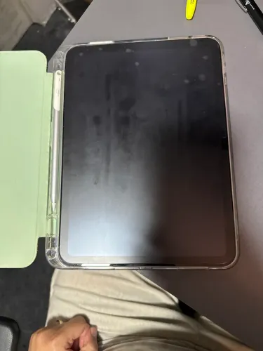 iPad A16 256GB com case e caneta