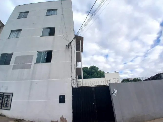 Kitnet para locação, no bairro Vila Ipiranga com 40m², 1 vaga de garagem.