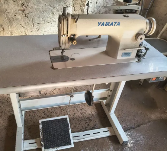 Vendo máquina de costura reta Yamata