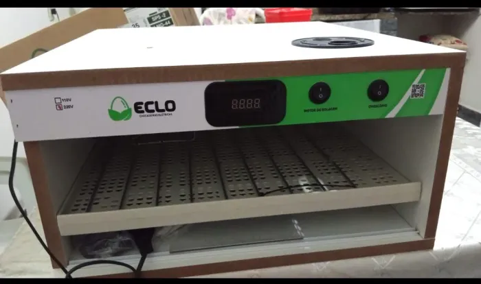 Vendo duas chocadeiras 70 ovos 650