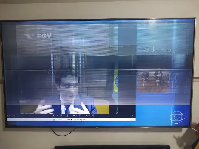 TV LG Smart 4K com reparos a fazer