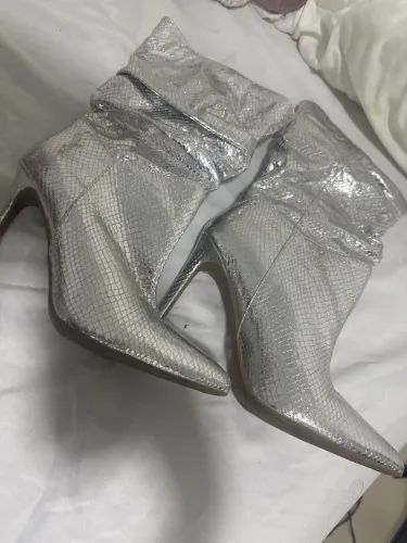 BOTA PRATA METALIZADA ? USADA APENAS 1 VEZ ?