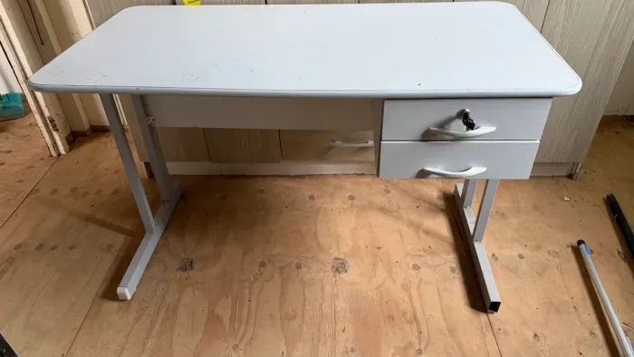 Mesa escritório/computador com gavetas