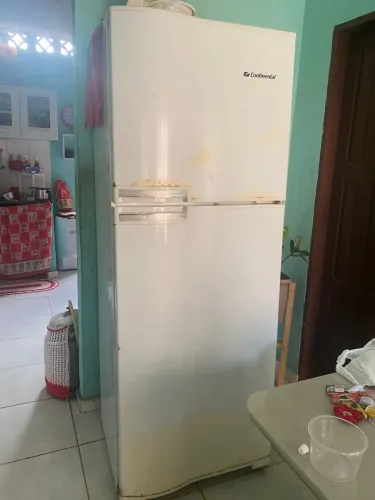 VENDE-SE GELADEIRA FUNCIONANDO PERFEITAMENTE