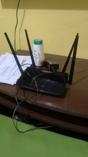 Vendo roteador Intelbras semi-novo