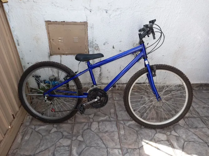 Bicicleta azul aro 24