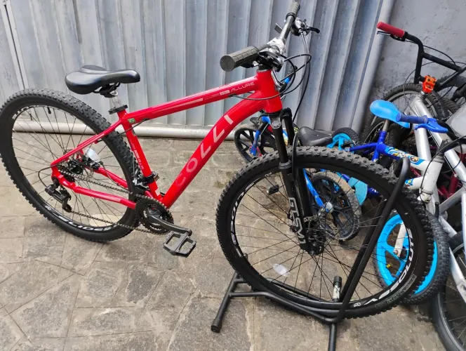 Bicicleta Aro 29 Colli Alumínio (Pronta pra uso) semi-nova