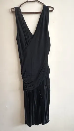 Vestido preto midi