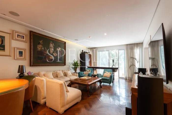 249 m², 3 dorm, sendo 1 suíte, 2 vagas Planta ampla reformada com escritório no Jardim Am