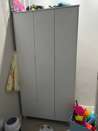 Guarda roupa e cômoda ( quarto infantil )