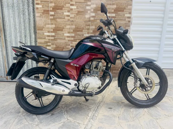Titan 2014 emplacada em ponto de transferência!