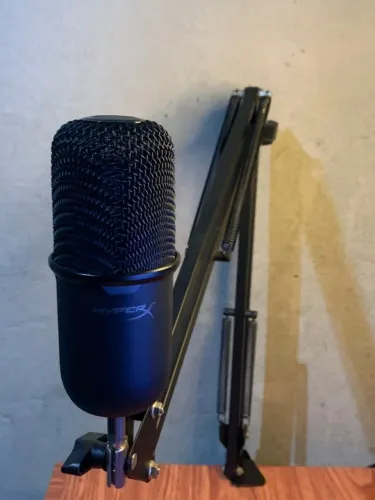 Microfone HyperX SoloCast + Braço Articulado