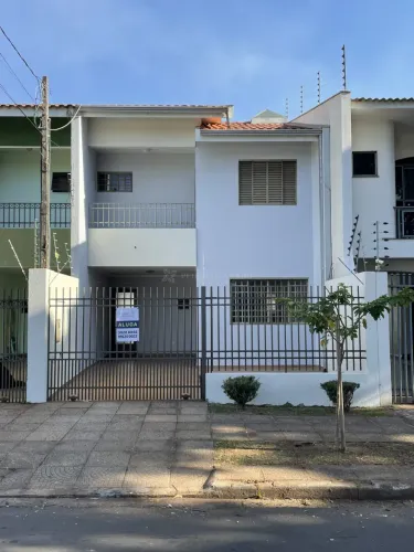 Sobrado com 03 Dormitórios - Jardim Internorte