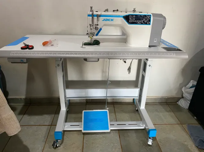 Máquina de costura reta jack
