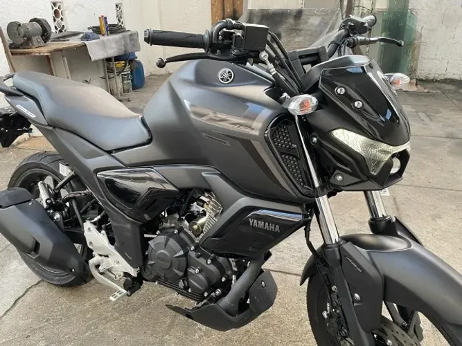 Yamaha FZ-15 Edição Especial-Full Black