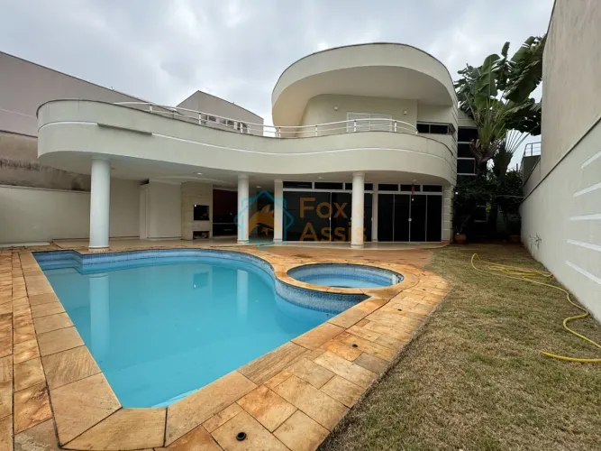 Casa á venda condomínio Tripoli.